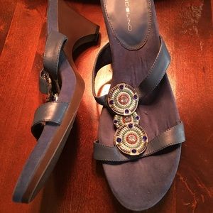 Bandolino Size 10 Beaded Sandals
